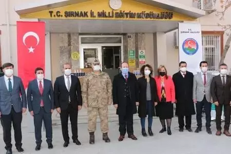 Şırnak'ta ihtiyaç sahibi 2 bin 600 öğrenciye tablet dağıtımı başladı