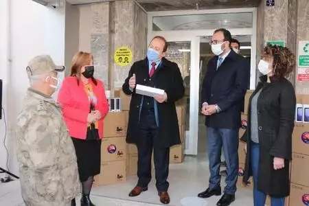 Şırnak'ta ihtiyaç sahibi 2 bin 600 öğrenciye tablet dağıtımı başladı