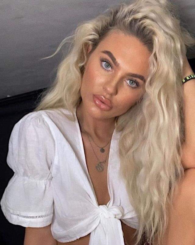 21 yaşındaki model Madalny Davis, selfie çekerken hayatını kaybetti