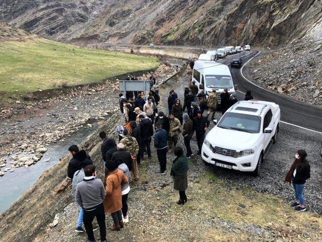 40 metre takla atan araç Habur Çayına uçtu; bir aile yok oldu