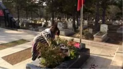 Son dakika: Azerin'den şehit Aybüke öğretmenin mezarına ziyaret Son dakika: Azerin'den şehit Aybüke öğretmenin mezarına ziyaret
