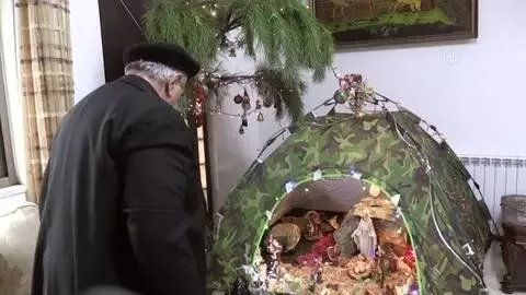 Batı Şeria'daki Hristiyan din adamı, yılbaşı hazırlıklarında Filistinlilerin sıkıntılarına dikkati çekiyor Batı Şeria'daki Hristiyan din adamı, yılbaşı hazırlıklarında Filistinlilerin sıkıntılarına dikkati çekiyor