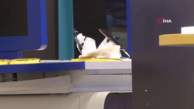 İzmir'de 3 bisikletli hırsız iş yerinden 25 cep telefonu çaldı