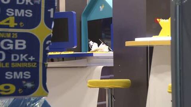 İzmir'de 3 bisikletli hırsız iş yerinden 25 cep telefonu çaldı