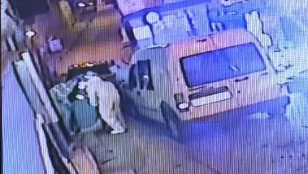 Bursa'da, sahte içkiden ölen kişinin son anları kamerada Bursa'da, sahte içkiden ölen kişinin son anları kamerada