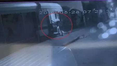 Bursa'da, sahte içkiden ölen kişinin son anları kamerada Bursa'da, sahte içkiden ölen kişinin son anları kamerada