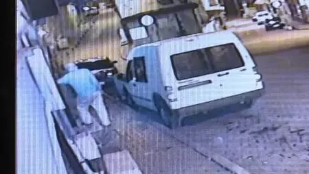 Bursa'da, sahte içkiden ölen kişinin son anları kamerada Bursa'da, sahte içkiden ölen kişinin son anları kamerada