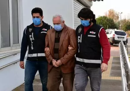 Ceyhan Belediyesi'ne 'rüşvet' operasyonunda gözaltındaki 23 şüpheli, sağlık kontrolünden geçirildi Ceyhan Belediyesi'ne 'rüşvet' operasyonunda gözaltındaki 23 şüpheli, sağlık kontrolünden geçirildi