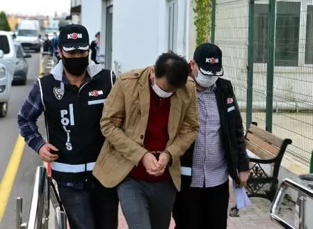 Ceyhan Belediyesi'ne 'rüşvet' operasyonunda gözaltındaki 23 şüpheli, sağlık kontrolünden geçirildi Ceyhan Belediyesi'ne 'rüşvet' operasyonunda gözaltındaki 23 şüpheli, sağlık kontrolünden geçirildi