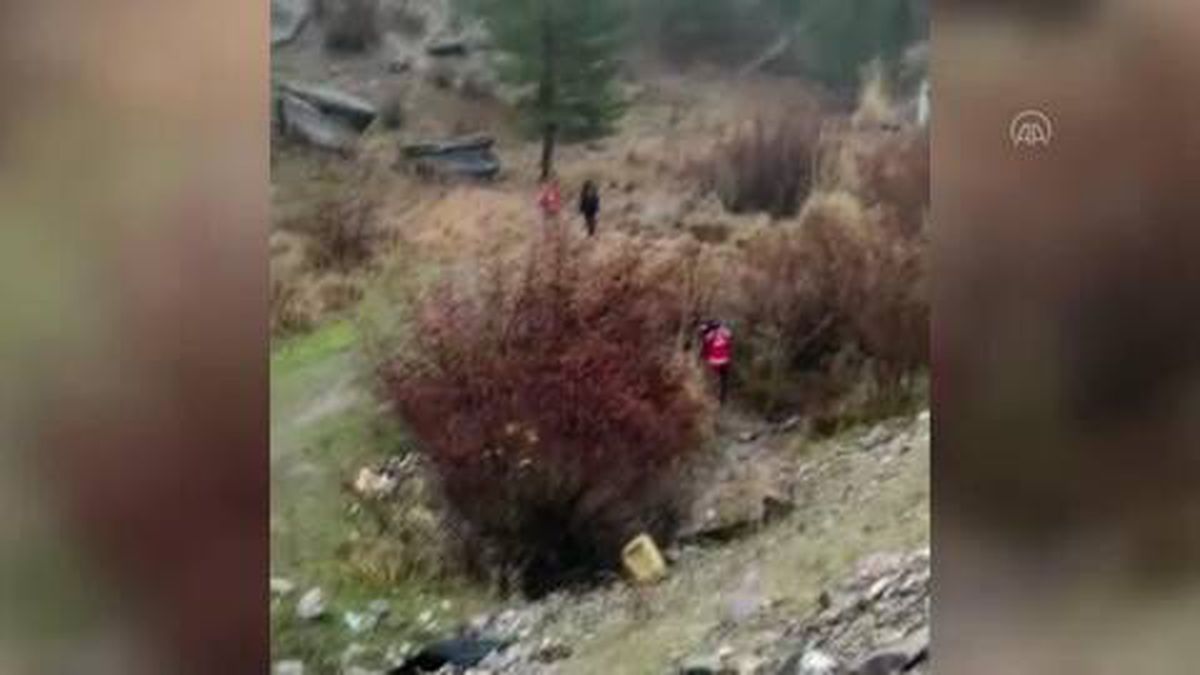 Düzensiz göçmenleri taşıyan minibüs devrildi: 1 ölü, 6 yaralı