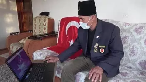 'Efsane tank'ın şoförü, Anadolu Ajansının düzenlediği 'Yılın Fotoğrafları' oylamasına katıldı