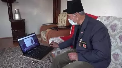 'Efsane tank'ın şoförü, Anadolu Ajansının düzenlediği 'Yılın Fotoğrafları' oylamasına katıldı