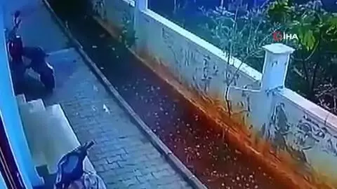Son dakika haberi | Elektrikli bisiklet hırsızı kamerada: 'Şarjı da azdı' Son dakika haberi | Elektrikli bisiklet hırsızı kamerada: 'Şarjı da azdı'