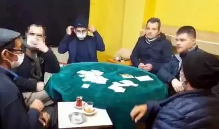 Eski dernek binasında kumar oynarken yakalanan 25 kişiye 78 bin 750 lira ceza Eski dernek binasında kumar oynarken yakalanan 25 kişiye 78 bin 750 lira ceza