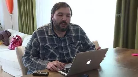 Gazeteci Kaan Kural, AA'nın Yılın Fotoğrafları oylamasına katıldı Gazeteci Kaan Kural, AA'nın Yılın Fotoğrafları oylamasına katıldı