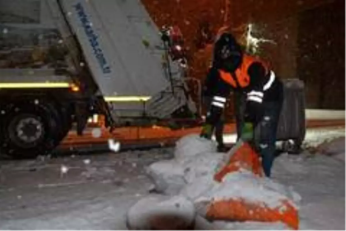 Hakkari Belediyesinin kar mesaisi başladı