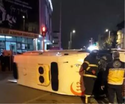 Hasta almaya giden ambulans kaza yaptı: 4 yaralı