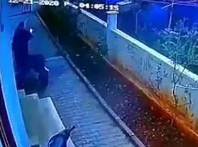 Son dakika haberi | Elektrikli bisiklet hırsızı kamerada: 'Şarjı da azdı' Son dakika haberi | Elektrikli bisiklet hırsızı kamerada: 'Şarjı da azdı'