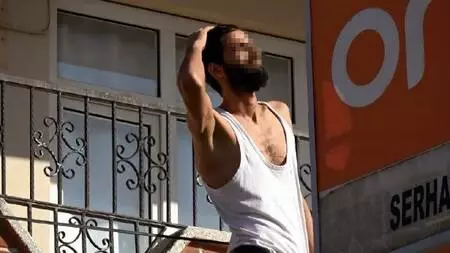 İntihara kalkışan genç saçını tarayıp poz verdi, 'Çekin babalar' dedi İntihara kalkışan genç saçını tarayıp poz verdi, 'Çekin babalar' dedi
