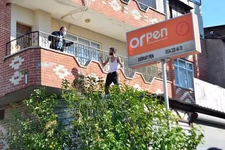 İntihara kalkışan genç saçını tarayıp poz verdi, 'Çekin babalar' dedi İntihara kalkışan genç saçını tarayıp poz verdi, 'Çekin babalar' dedi