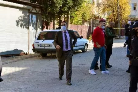 İntihara kalkışan genç saçını tarayıp poz verdi, 'Çekin babalar' dedi İntihara kalkışan genç saçını tarayıp poz verdi, 'Çekin babalar' dedi