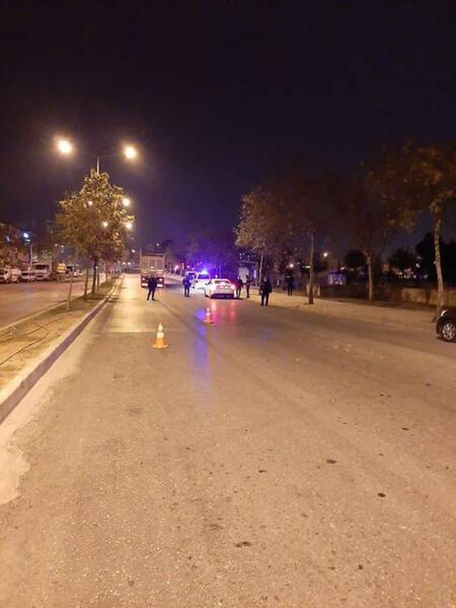İzmir'de kısıtlama denetiminde, arama kararı bulunan birçok kişi yakalandı