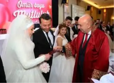 Keçiören Belediyesi'nden 4 bin 908 çiftle 'evet' rekoru Keçiören Belediyesi'nden 4 bin 908 çiftle 'evet' rekoru