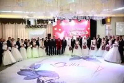 Keçiören Belediyesi'nden 4 bin 908 çiftle 'evet' rekoru Keçiören Belediyesi'nden 4 bin 908 çiftle 'evet' rekoru