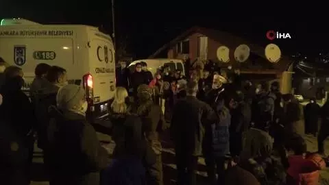 Korona virüse yenik düşen uzman doktor gözyaşlarıyla uğurlandı Korona virüse yenik düşen uzman doktor gözyaşlarıyla uğurlandı