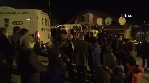 Korona virüse yenik düşen uzman doktor gözyaşlarıyla uğurlandı Korona virüse yenik düşen uzman doktor gözyaşlarıyla uğurlandı