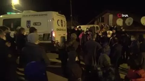 Korona virüse yenik düşen uzman doktor gözyaşlarıyla uğurlandı Korona virüse yenik düşen uzman doktor gözyaşlarıyla uğurlandı