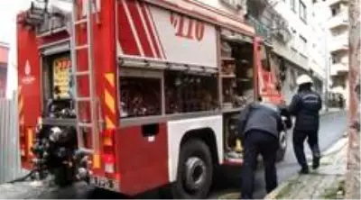 Mecidiyeköy'de kokutan yangın Mecidiyeköy'de kokutan yangın