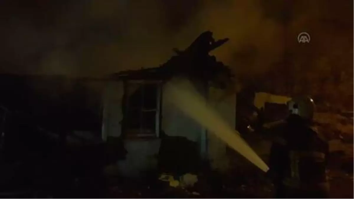 Son dakika gündem: Metruk ev çıkan yangının ardından çöktü