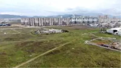 Milyonluk arazideki gecekondu kümesler toma ve çevik kuvvet eşliğinde yıkıldı Milyonluk arazideki gecekondu kümesler toma ve çevik kuvvet eşliğinde yıkıldı