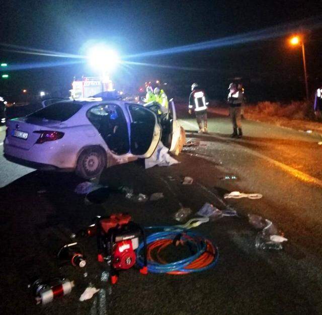 Otomobil, seyir halindeki kamyona arkadan çarptı: 3 ölü, 1 yaralı