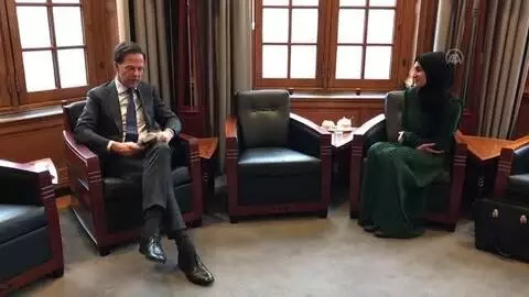 ROTTERDAM - Hollanda Başbakanı'ndan Türk asıllı öğrencinin yazdığı kitaba büyük ilgi ROTTERDAM - Hollanda Başbakanı'ndan Türk asıllı öğrencinin yazdığı kitaba büyük ilgi