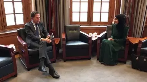 ROTTERDAM - Hollanda Başbakanı'ndan Türk asıllı öğrencinin yazdığı kitaba büyük ilgi ROTTERDAM - Hollanda Başbakanı'ndan Türk asıllı öğrencinin yazdığı kitaba büyük ilgi