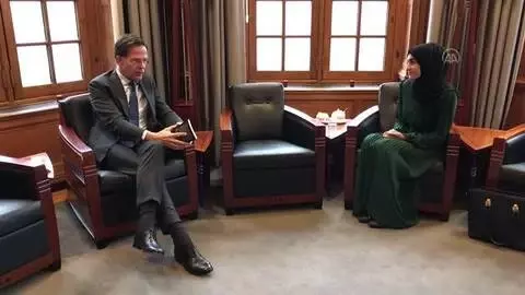 ROTTERDAM - Hollanda Başbakanı'ndan Türk asıllı öğrencinin yazdığı kitaba büyük ilgi ROTTERDAM - Hollanda Başbakanı'ndan Türk asıllı öğrencinin yazdığı kitaba büyük ilgi
