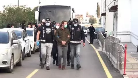 Rüşvet operasyonunda gözaltına alınan 17 şüpheli adliyeye sevk edildi Rüşvet operasyonunda gözaltına alınan 17 şüpheli adliyeye sevk edildi