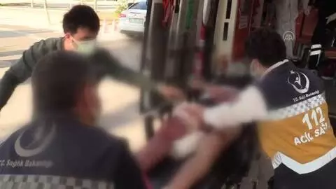 Sağlık çalışanını bıçaklayan akrabası yakalandı Sağlık çalışanını bıçaklayan akrabası yakalandı