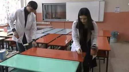 Sıralara çizilen resimlerle öğrencilerin yeteneklerini ortaya çıkaracaklar Sıralara çizilen resimlerle öğrencilerin yeteneklerini ortaya çıkaracaklar