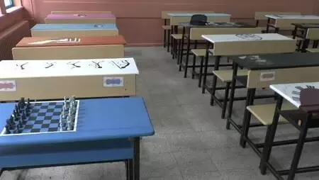 Sıralara çizilen resimlerle öğrencilerin yeteneklerini ortaya çıkaracaklar Sıralara çizilen resimlerle öğrencilerin yeteneklerini ortaya çıkaracaklar