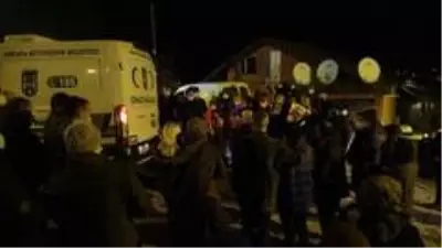 Korona virüse yenik düşen uzman doktor gözyaşlarıyla uğurlandı Korona virüse yenik düşen uzman doktor gözyaşlarıyla uğurlandı