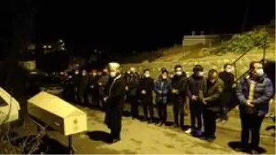Korona virüse yenik düşen uzman doktor gözyaşlarıyla uğurlandı Korona virüse yenik düşen uzman doktor gözyaşlarıyla uğurlandı