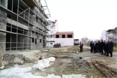 Vali Çelik, Hisarcık'ta yatırımları yerinde inceledi Vali Çelik, Hisarcık'ta yatırımları yerinde inceledi
