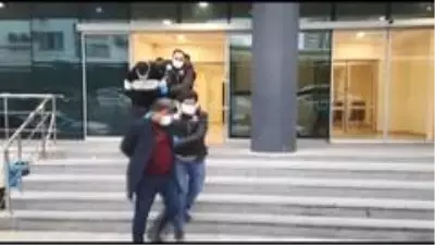 Vites kutusuna saklanan uyuşturucuları narkotik köpeği Galya böyle buldu Vites kutusuna saklanan uyuşturucuları narkotik köpeği Galya böyle buldu