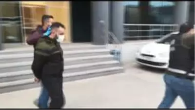 Vites kutusuna saklanan uyuşturucuları narkotik köpeği Galya böyle buldu Vites kutusuna saklanan uyuşturucuları narkotik köpeği Galya böyle buldu
