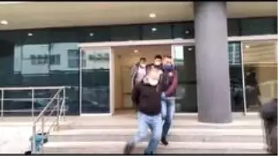 Vites kutusuna saklanan uyuşturucuları narkotik köpeği Galya böyle buldu Vites kutusuna saklanan uyuşturucuları narkotik köpeği Galya böyle buldu