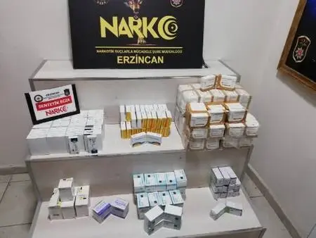 Yolcunun valizinde 12 bin uyuşturucu hap ele geçirildi Yolcunun valizinde 12 bin uyuşturucu hap ele geçirildi