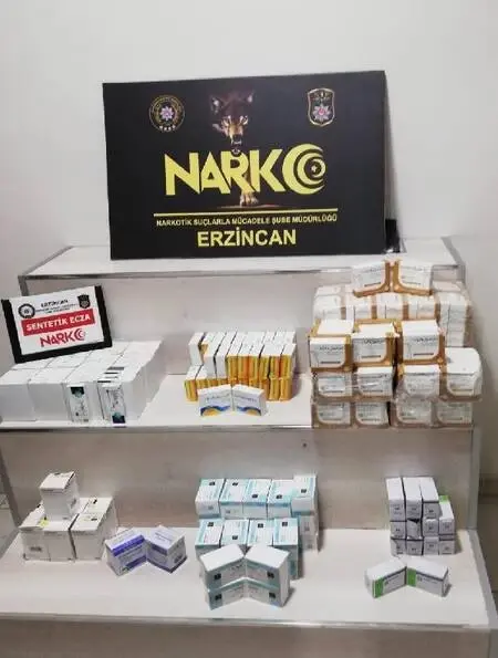 Yolcunun valizinde 12 bin uyuşturucu hap ele geçirildi Yolcunun valizinde 12 bin uyuşturucu hap ele geçirildi